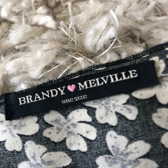 Brandy Melville shawl - Picture 2 of 3